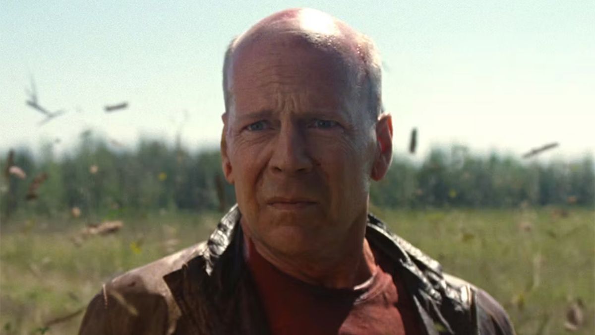 ブルース・ウィリスの監督の一人は、彼の評判を考えると、彼と一緒に働くことがどのようなものかについて本物になります。「私はすべての物語を聞いていました」