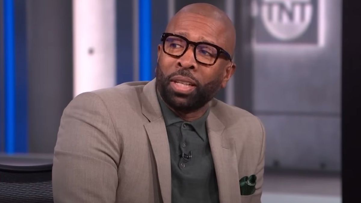 nbaのケニー・スミスの内部では、ボクシングの類推を使用してチャールズバークリーと彼の他の共演者を要約しました。