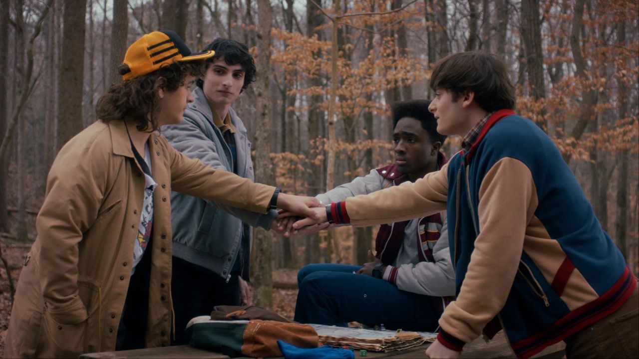 strangersthings-‘シーズン5の大きなミュージカルフックは標準から離れていますが、リックアストリーではないことをうれしく思います