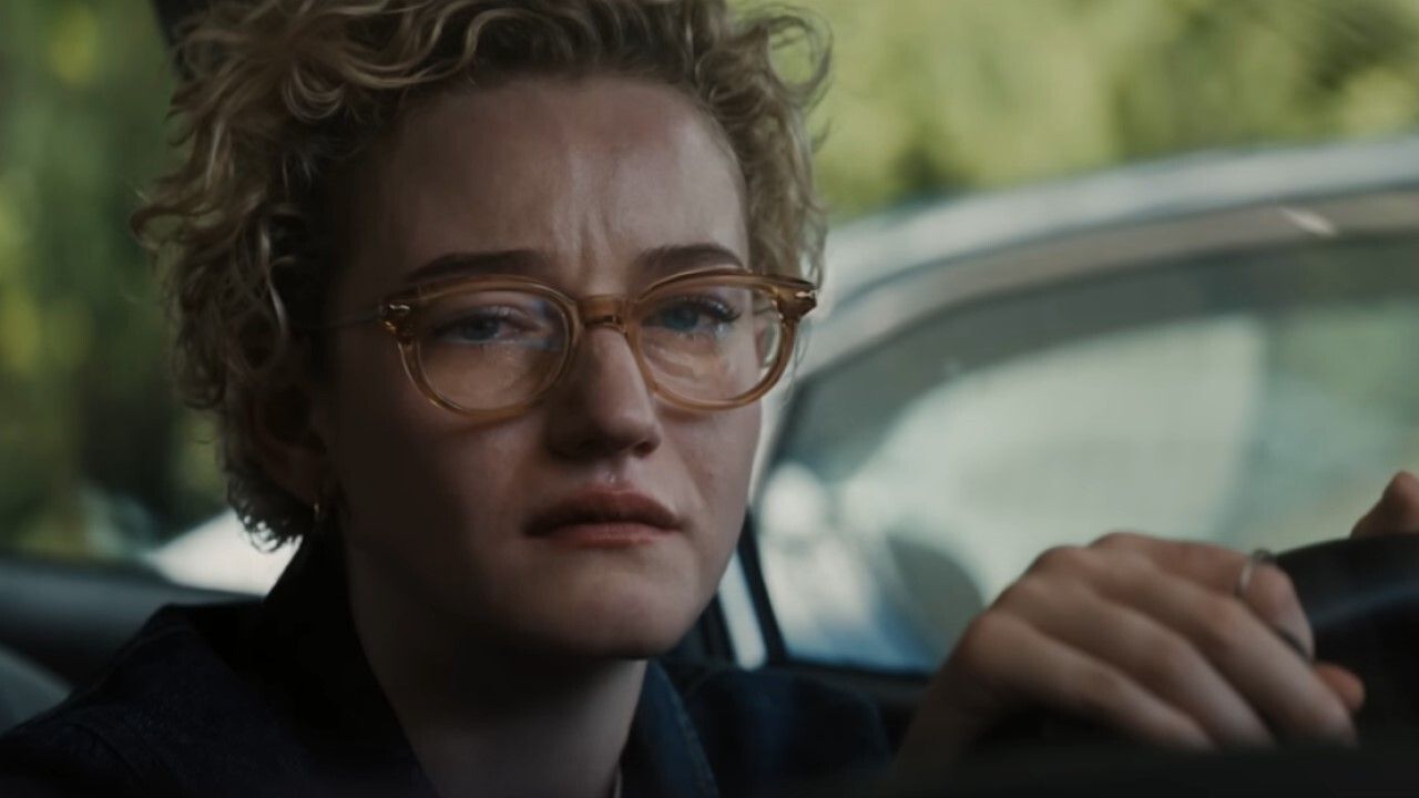 「めちゃくちゃになった。」武器が上映されており、批評家はすべてホラー映画の「オフ・ザ・レール」の結末について話している