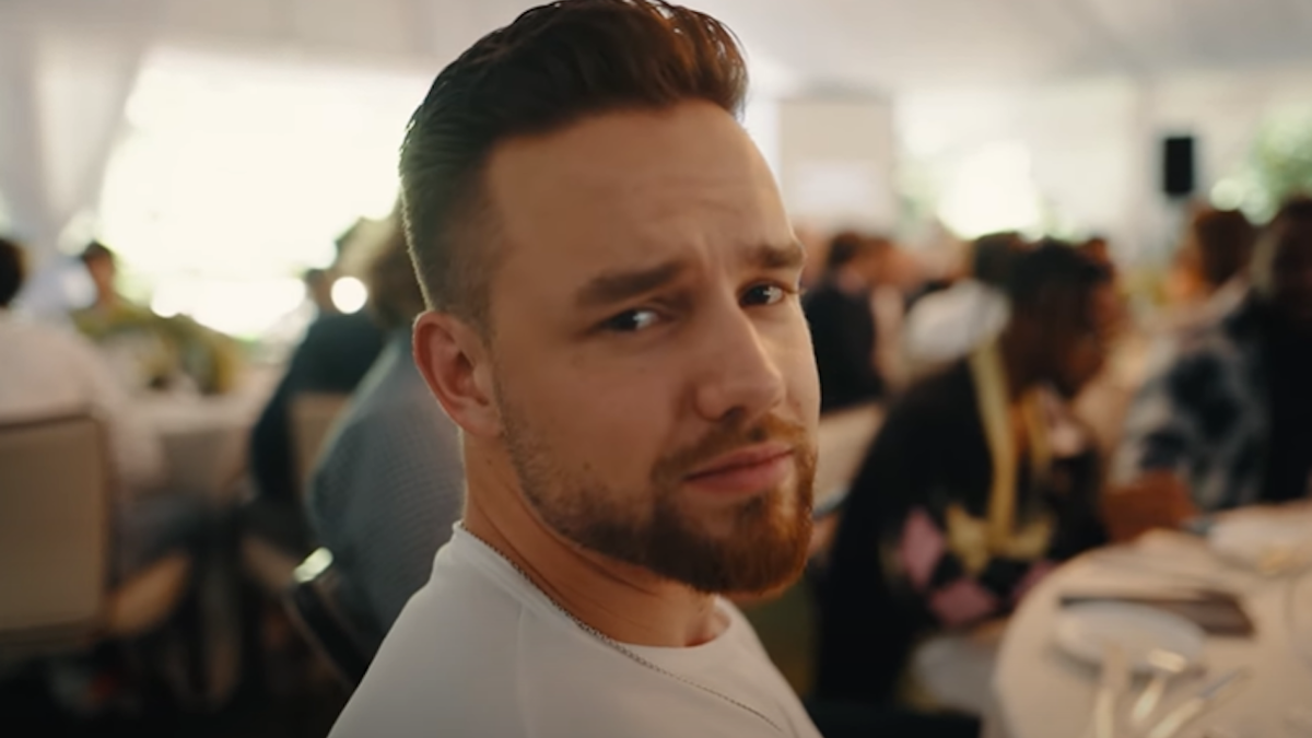 netflixは本日、liam-payneシリーズをドロップします。キャストは故シンガーの贈り物に敬意を表しましたが、それでも不気味な時計です