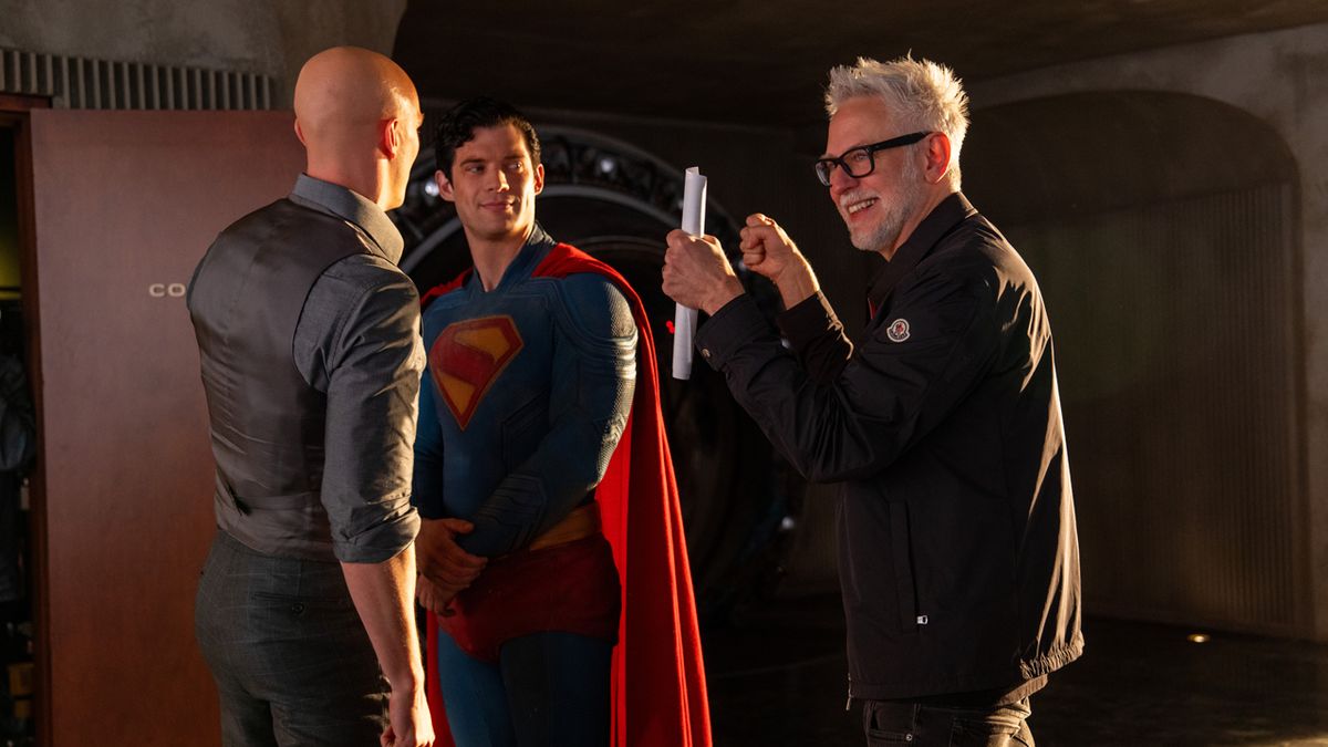 私たちはジェームズ・ガンに、dcスタジオにマーベルのような大きな派手なイントロがない理由を尋ねました（そして、スープスの犬のクリプトを部分的に責めることができます）