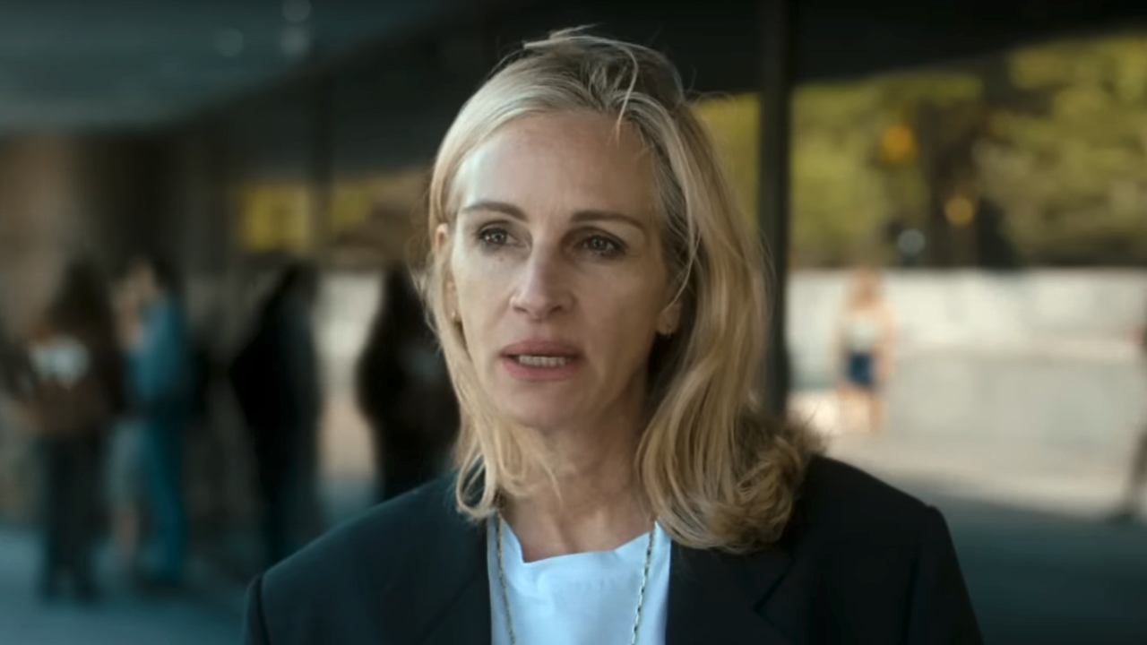 ジュリア・ロバーツは、ヴェネツィア映画祭に到着するときに、メソッドドレッシングに奇妙なひねりを加えました