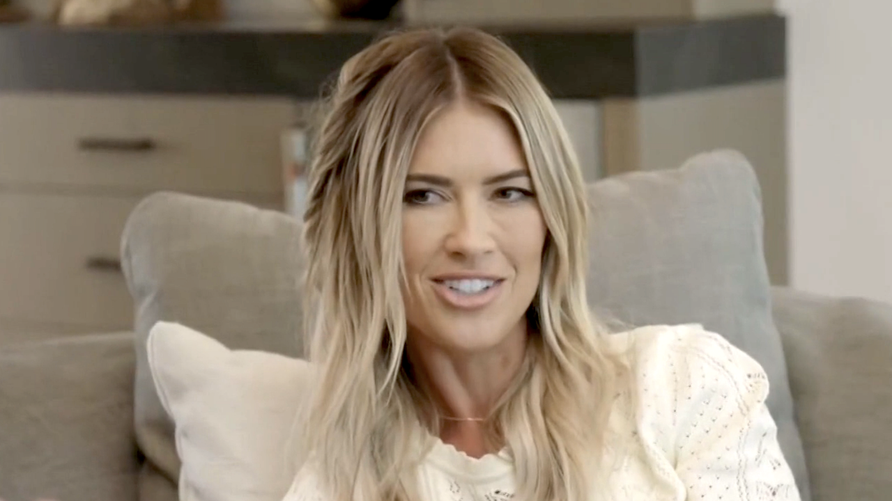 hgtvは新しい秋のテレビ投稿で「キャンセル」ジョークをしました、そして、ファンはすべて、彼らのお気に入りのショーが再びaxedになっていることにrilされています