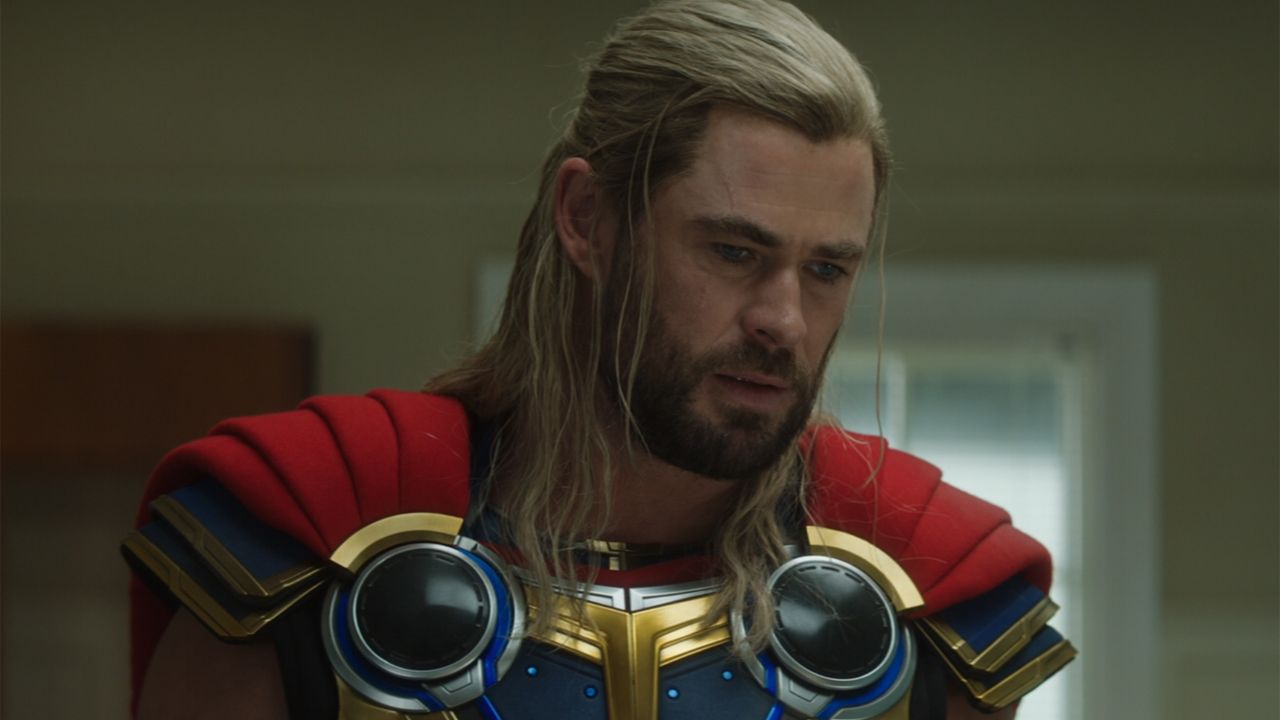 クリス・ヘムズワースは一見包まれているアベンジャーズ：終末、そしてファンはこれがトールにとって何を意味するかを理論化しています