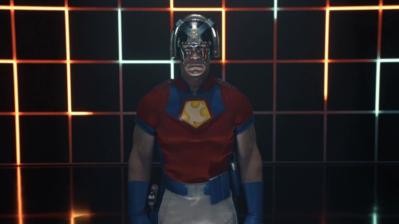 peacemakerのキャストは、シーズン2でオープニングダンス番号が異なる理由と、それがなぜだったのかを説明しています