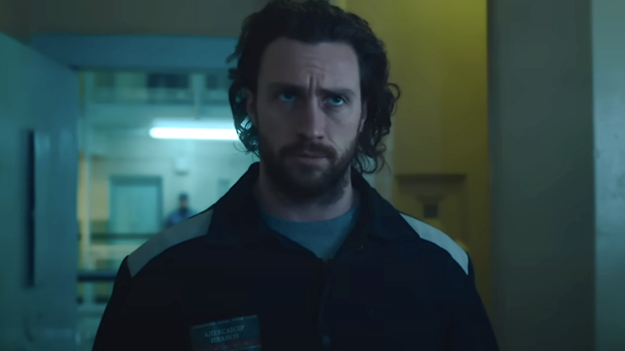 アーロン・テイラー・ジョンソンは、野生のヘアカットとひげでヴェネツィアに現れました（そして私はそれを願っています