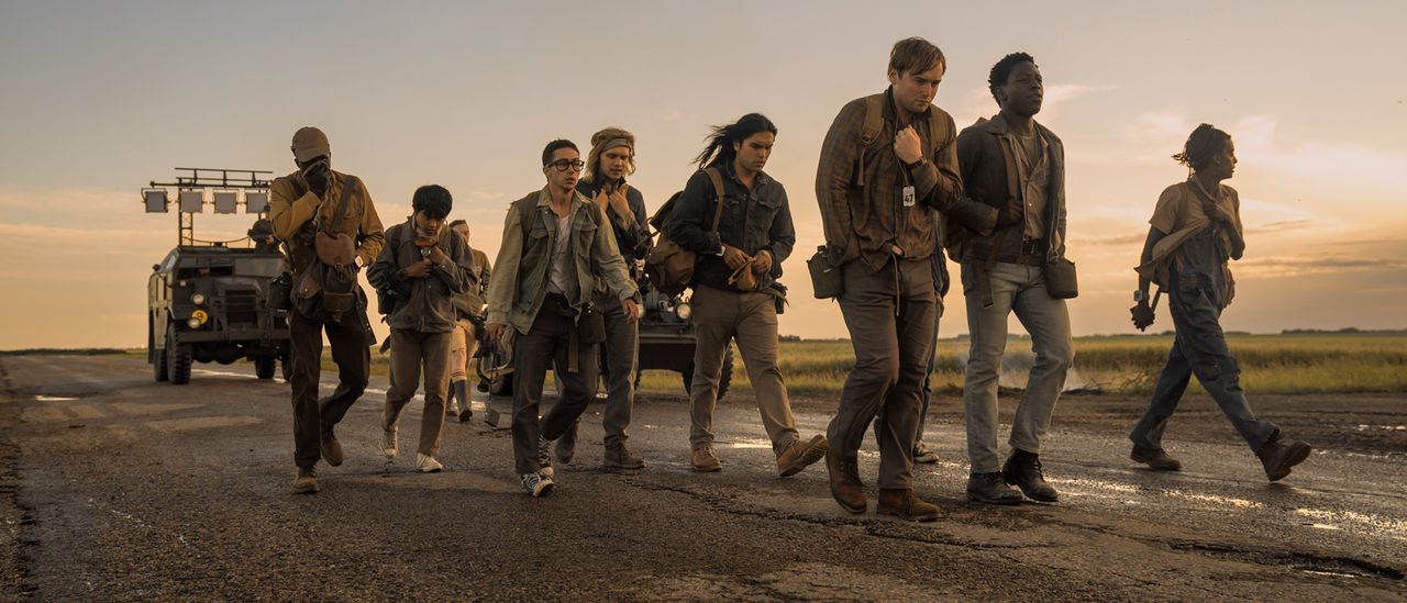 the-long-walk-review：the-mistからの最も暗いstephen-kingの映画は忘れられない体験です