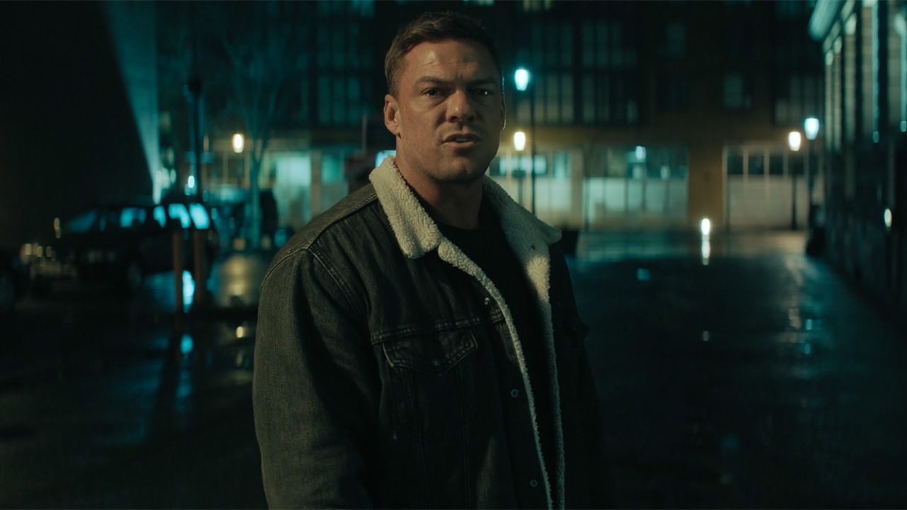 ファンはアランリッチソンにバットマンをプレイしてほしい、そして彼が「決して」プレイしたくないdcヒーローがもう1ついます