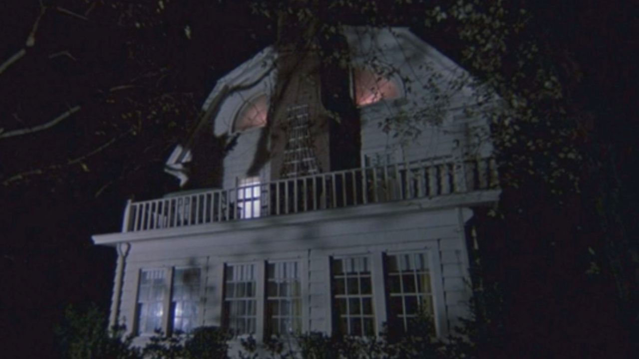 新しいamityvilleホラー映画が作られています、そして、宇宙の才能を引き起こす魅力的な才能があります