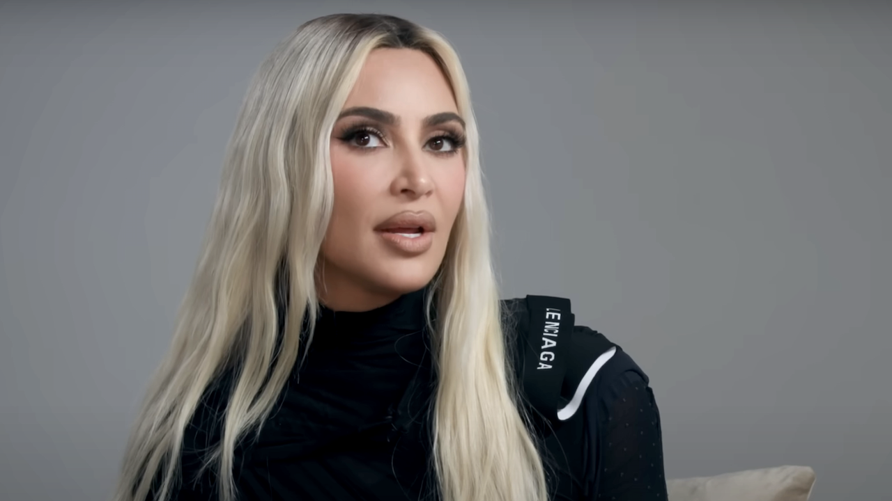 キム・カーダシアンは、結婚している間はファッションの自信がなかったと言いますが、yeの新しい妻bianca-censoriは大衆に彼女の外観をとる準備をしています