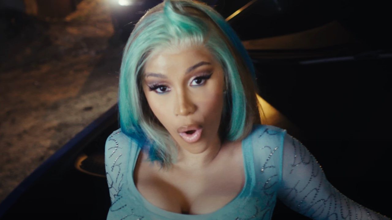 cardi-bは、13,000ドルのお尻のピアスを購入してからトイレで負けていることを認めています
