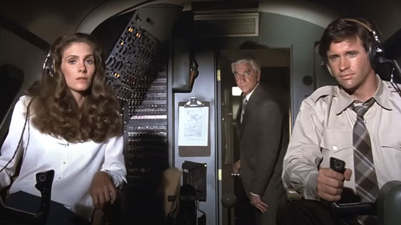 デビッド・ザッカーは、なぜ監督の飛行機のカットがカットされたのかを説明しています!実際、オリジナルよりも短いです