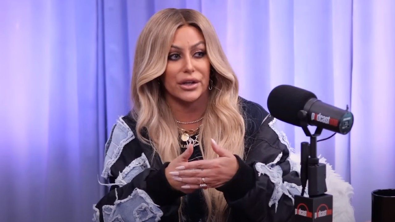 ディディが刑務所で何年も宣告された後、彼の元協力者であるオーブリー・オデイは若いアーティストに「警告」を発行しました