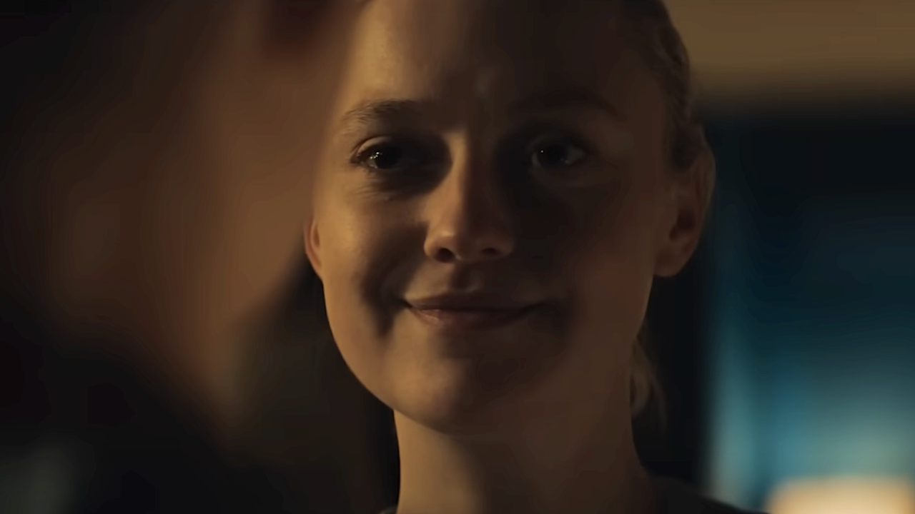 ダコタ・ファニングの新作ホラー映画が劇場公開からストリーミングに移行、監督が家で観て最も楽しむ方法について重要なアドバイス