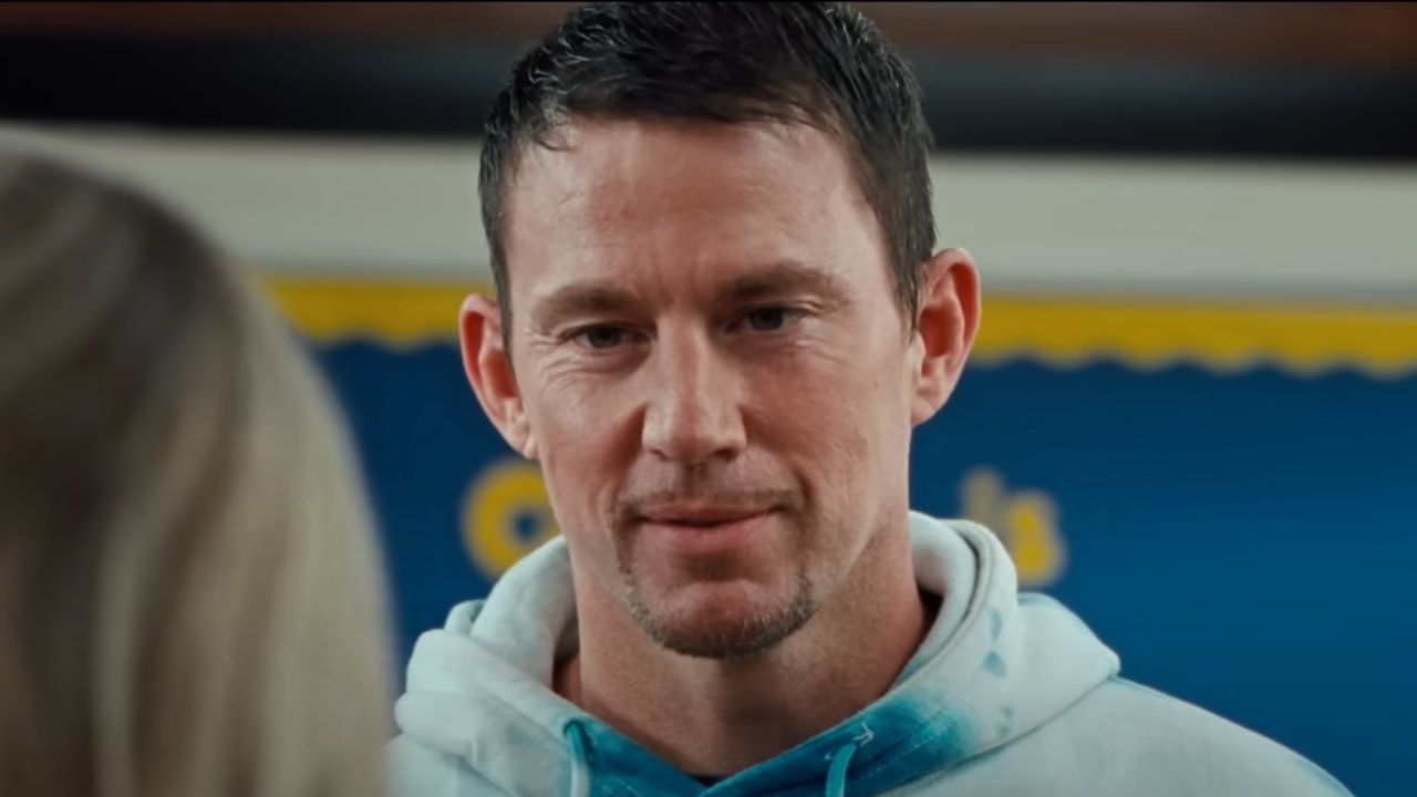 チャニング・テイタムは『ルーフマン』で魅力的だが、批評家らによると、本物の犯罪コメディにはいくつかの間違いがある