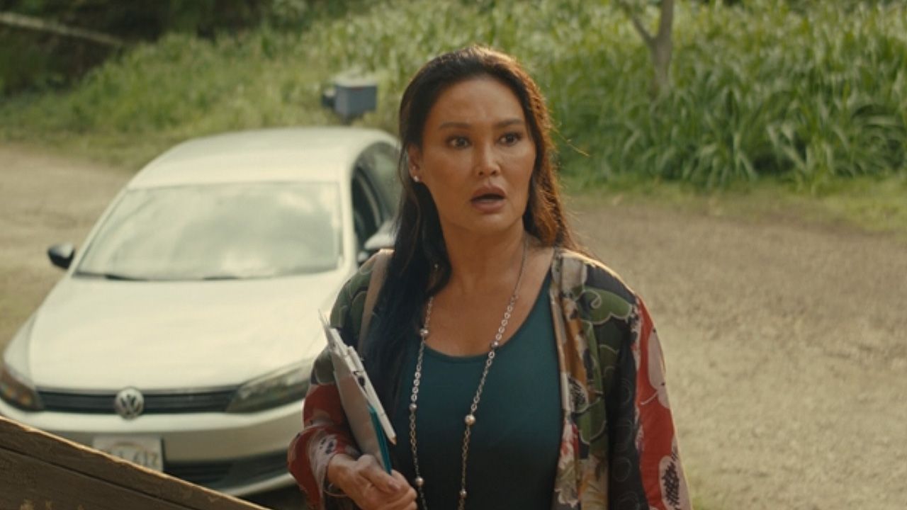 og-リロ&スティッチの女優が-disney+-で公開された映画を祝うためにディズニーランドを訪れ、彼女の耳のゲームは的中