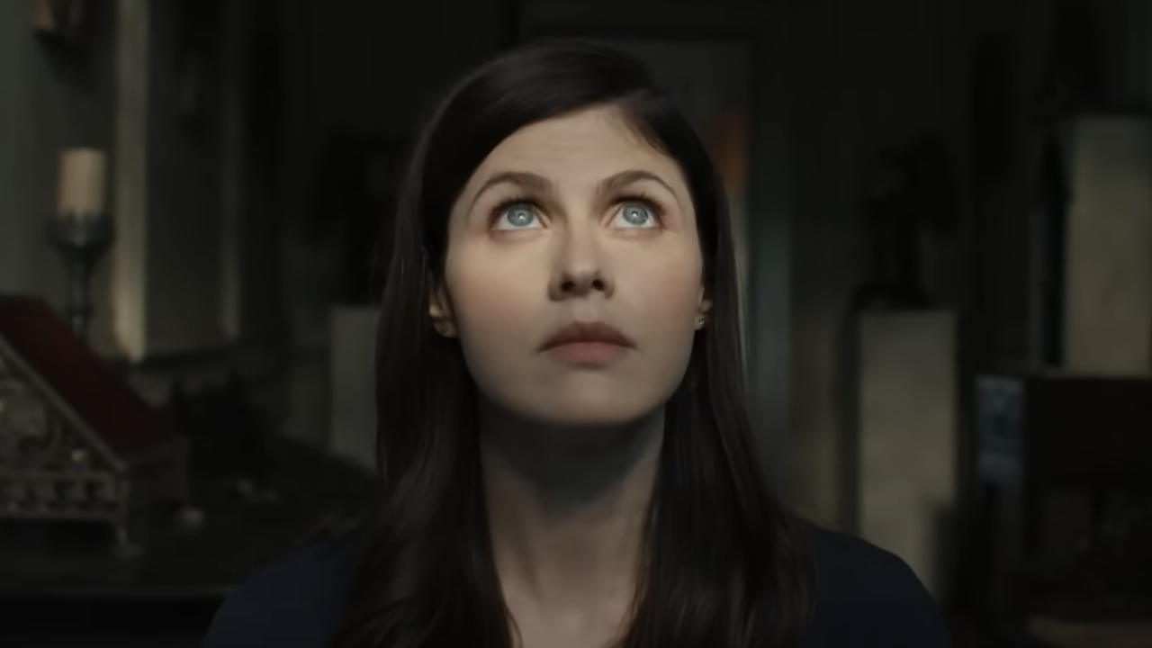 アレクサンドラ・ダダリオは、自分の子供と同じような甘いベイビーブルーの目を垣間見せてくれました