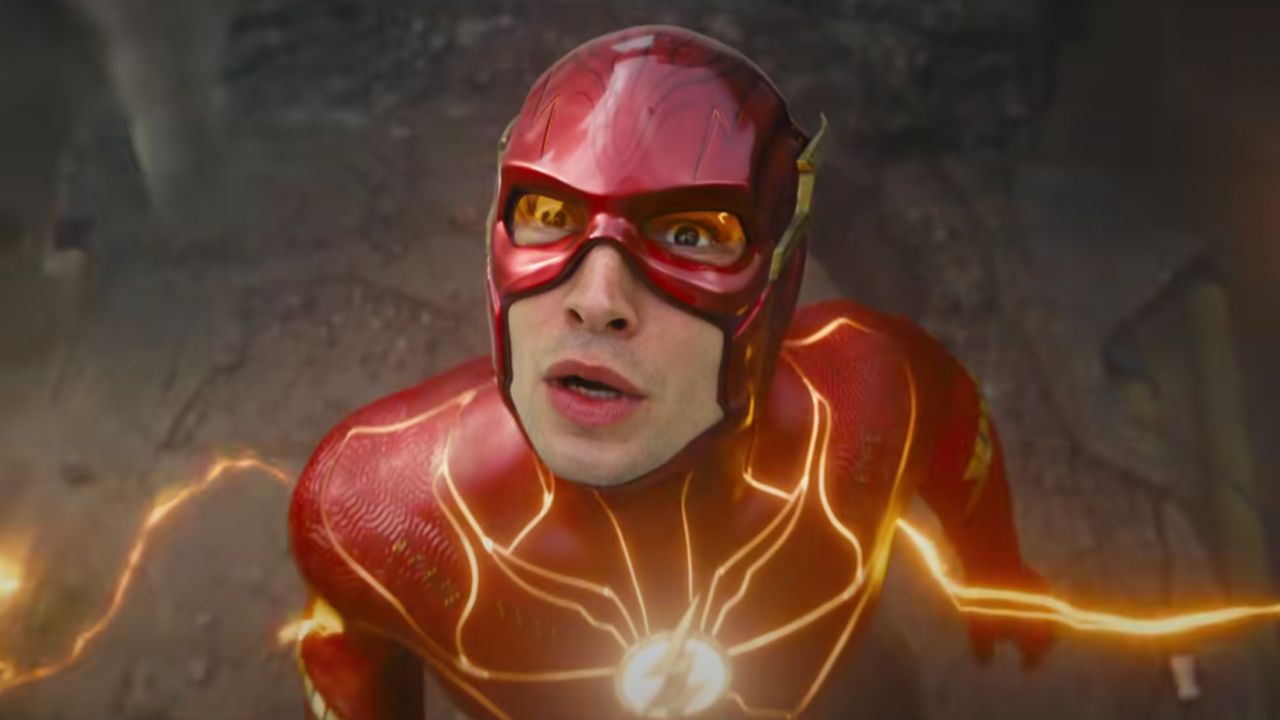 フラッシュ監督が映画で沈黙を破る