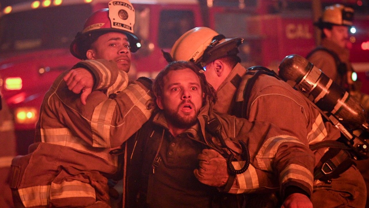 「真実は…」火の国のショーランナー、シーズン4のプレミアでなぜ(ネタバレ)殺されたのかを語った