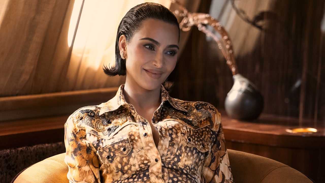 キム・カーダシアン、新シリーズのキャラクターになりきることについて語る際、自身の離婚について問題なく言及
