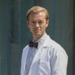 ncisでダッキーが遺体と会話するのはなぜですか?起源