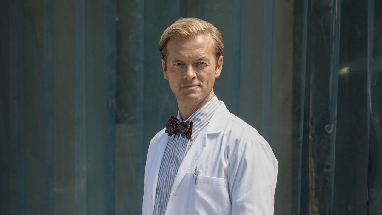 ncisでダッキーが遺体と会話するのはなぜですか?起源