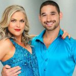 エレイン・ヘンドリックスが恐ろしい怪我により『ダンス・ウィズ・ザ・スターズ』のエピソードを欠席した後、彼女は健康状態の最新情報を共有した