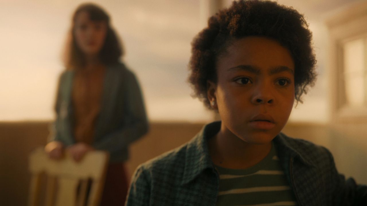 偽の子宮やへその緒からピクルスや腸まで、デリーの若いスターへようこそエピソード-2-のセットで超グロいことを経験