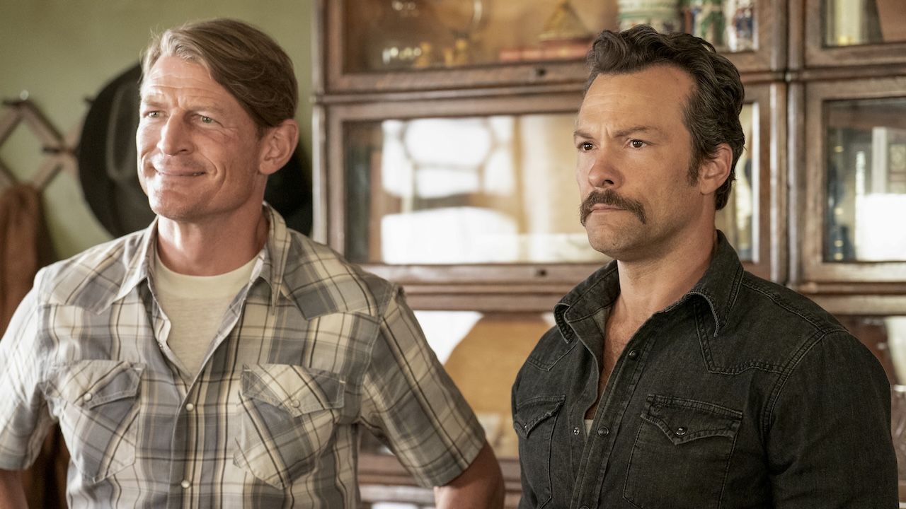 ncis：起源でマイク・フランクスと彼の兄弟が疎遠になった理由が明らかになったが、予想外の2つの大きな展開もあった