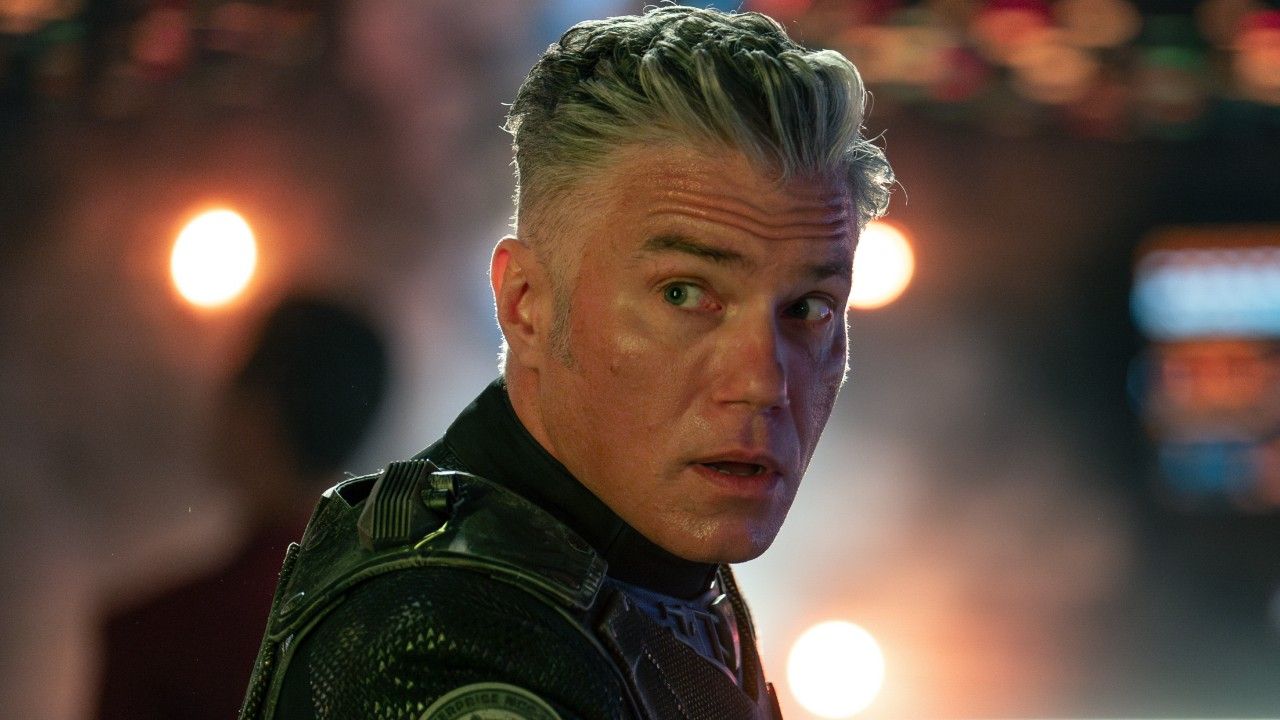 スタートレックのアンソン・マウント、奇妙な新世界を振り返る「疲れ果てた」ビデオを投稿