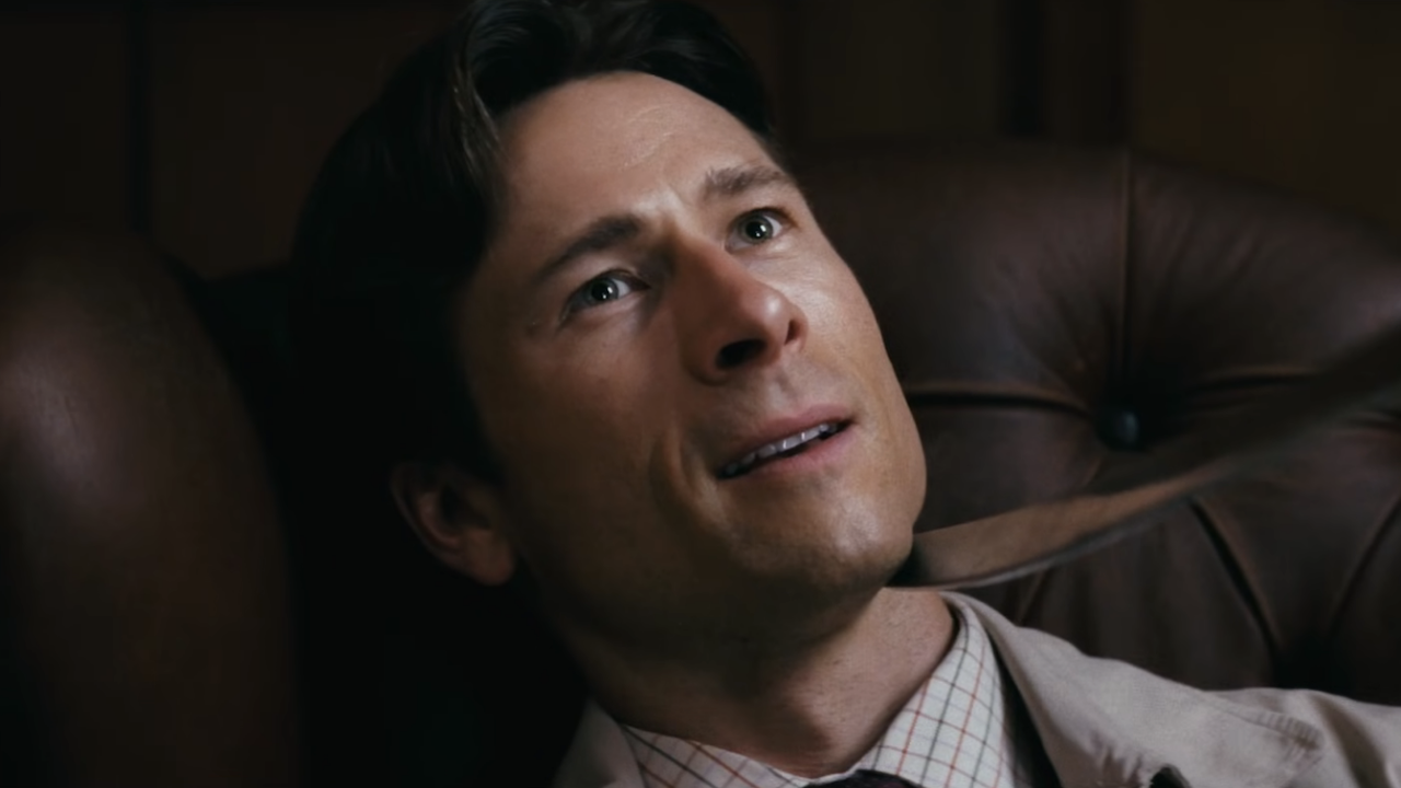 グレン・パウエルがr指定のティーンコメディを作っている、そして私は