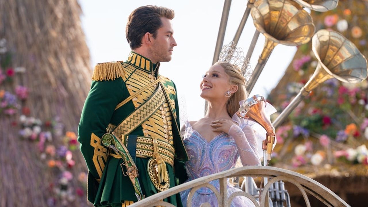 アリアナ・グランデとジョナサン・ベイリーの『ウィキッド』には当初キスシーンがあったが、カットされたことを今知った。