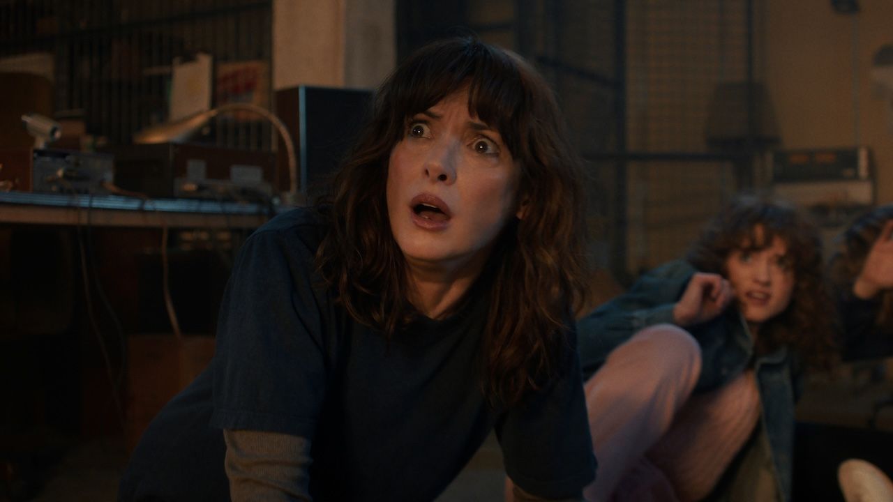 ストレンジャー・シングス-シーズン-5-の最初の-4-つのエピソードを見た後、2-つの大きな連続性エラーがボリューム-2-に何を意味するのか疑問に思いました