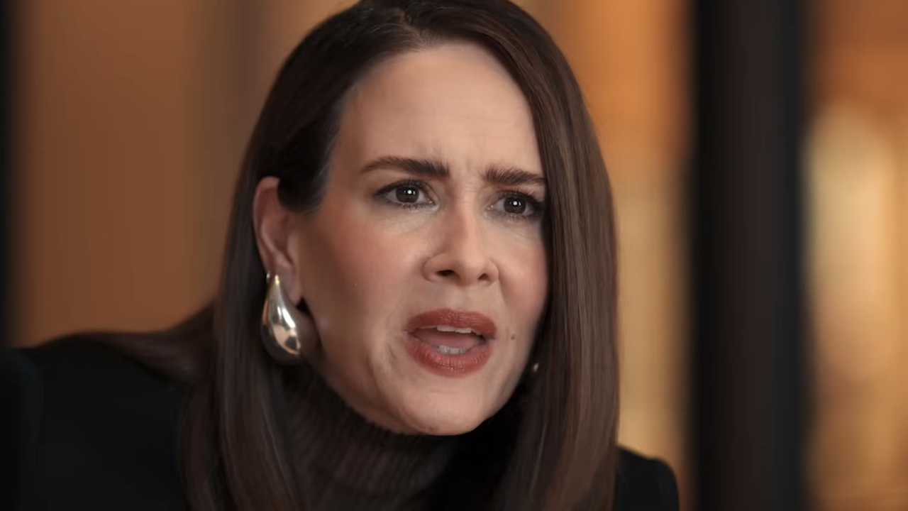 サラ・ポールソン、オールズ・フェアが批評家に中傷されることに意見「レビューをもらいたい人はいるの？」