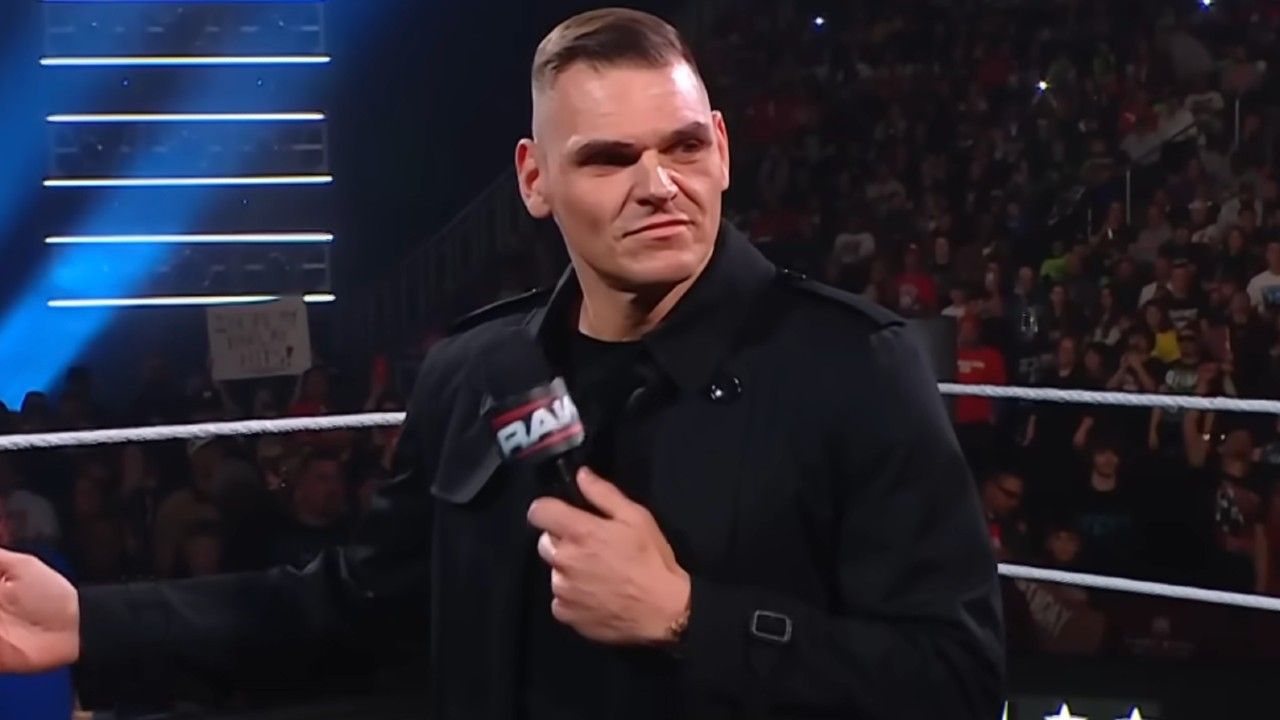 ガンサーがジョン・シナの首を絞めた後、警備員が激怒したファンから守る必要があったため、生で出演する予定だ