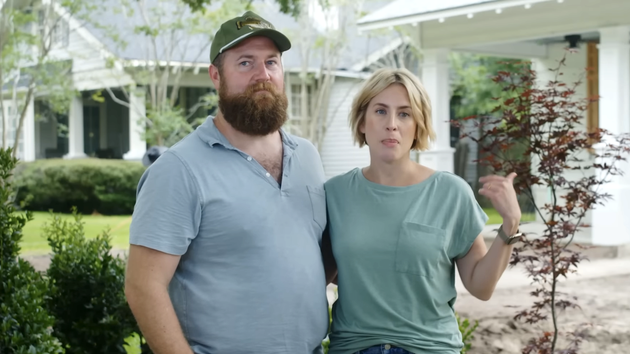 ベンとエリン・ネイピアの新しいホームタウンスピンオフが登場しますが、なぜ他のセレブが司会をするのか聞いてショックでした