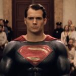 「それは否定できませんでした。」ザック・スナイダーから私たち全員へのクリスマスプレゼントは、「オリジナル・スーパーマン・スーツ」を着たヘンリー・カビルです