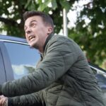 マルコム・イン・ザ・ミドル・リバイバルの初見では、家族がマルコムを悪ふざけに引きずり込んでいることが明らかになりますが、