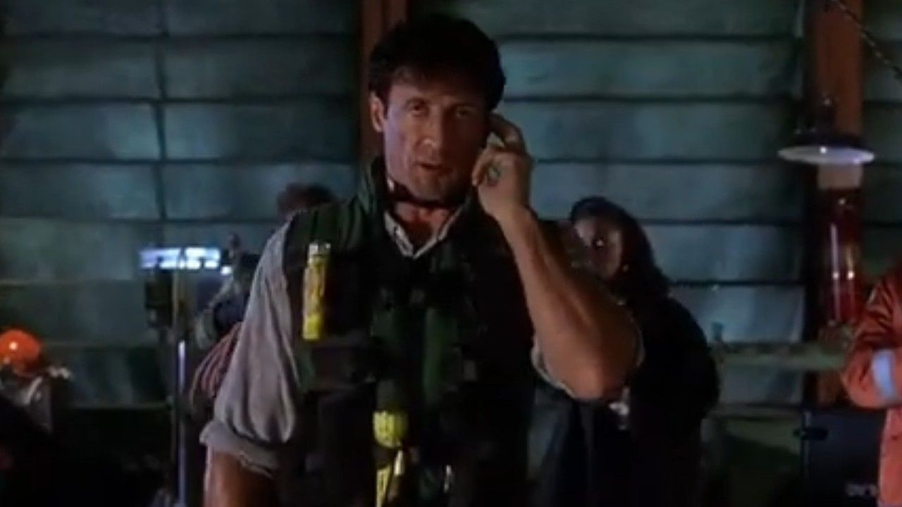 私の好きなシルベスター・スタローンの映画は『ロッキー』でも『ランボー』でもないが、この閉所恐怖症の災害映画は広く評価されている