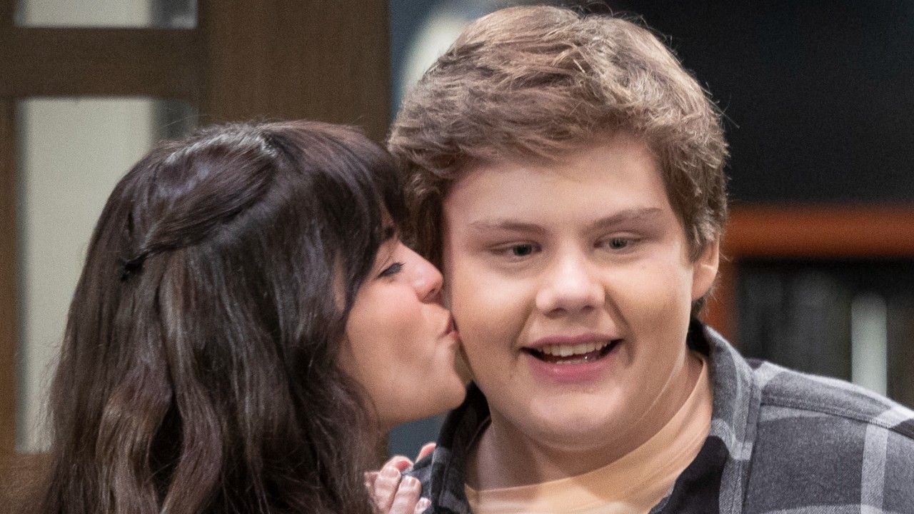 冬のプレミア上映中のホワイト・ロータスに言及したシフト・ギアは私のビンゴ・カードには載っていませんでしたが、完璧でした