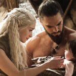 エミリア・クラーク、ゲーム・オブ・スローンズの「ドラゴン・ダディ」ジェイソン・モモアと再会、ファンの反応は絶対に素晴らしい