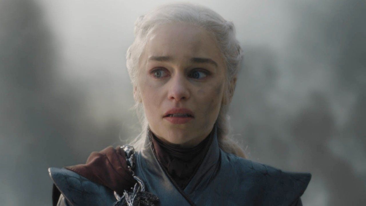 エミリア・クラークは、ゲーム・オブ・スローンズを一部しか見ていない（ただしハウス・オブ・ザ・ドラゴンは見た）と認めた新しい共演者に対して最も面白い反応を示した