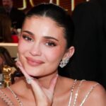 ファンはカイリー・ジェンナーのレッドカーペットのストレッチマークを指摘し続けるが、彼女は