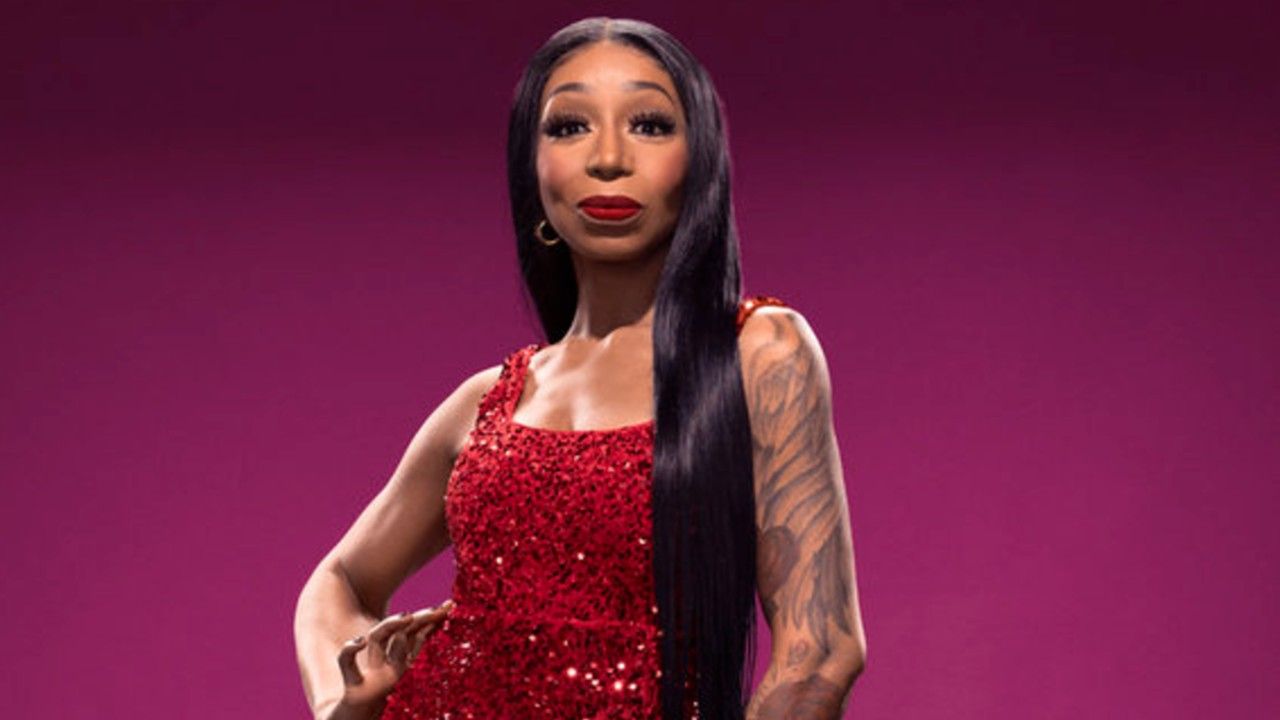 『ハウス・オブ・ヴィランズ』シーズン3、サバイバー優勝者がティファニー・ポラードとイチャイチャしているところを発見され、注目が集まる