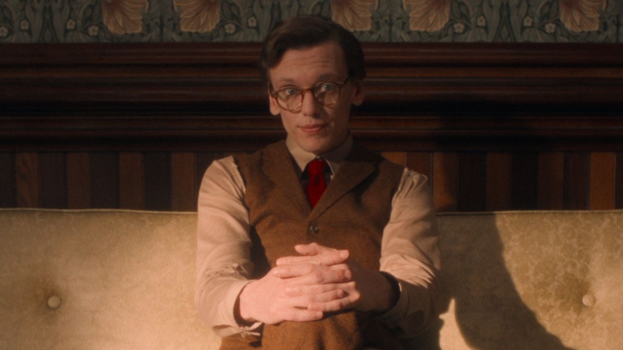 デザイナーがワードローブに影響を与えたスターを明かした後、「ストレンジャー・シングス」のミスター・ワッツシットを違う視点で見るようになった