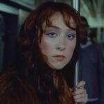 「クスクス笑っている」：チャペル・ローン、グラミー賞のドレスに対する反発に反応