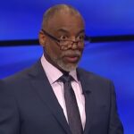 レヴァー・バートン、些細な追求が自身に危険をもたらす理由を説明しながら、アレックス・トレベックの名前をチェック