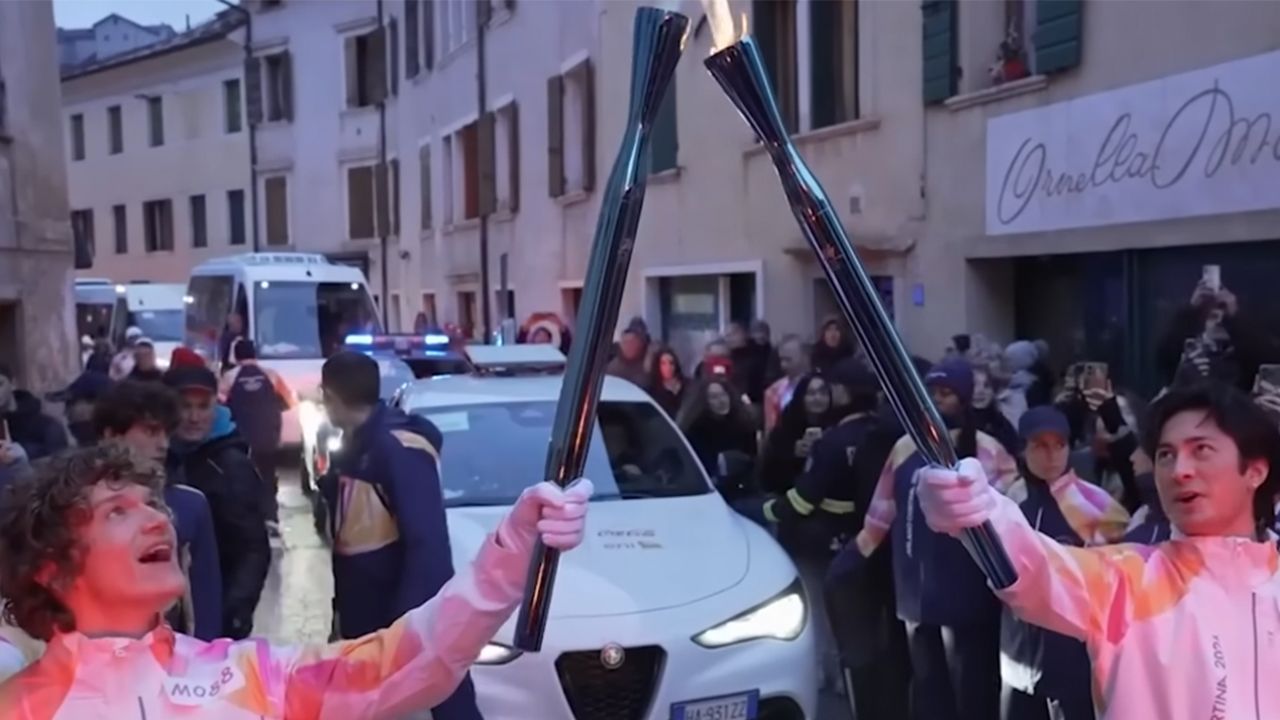 オリンピックの聖火はオリンピックに届く前にどこへ行ったのでしょうか?スヌープ・ドッグ、白熱したライバル関係のキャストなどがどのように関わったか