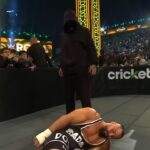 wweファンはマスクマンが誰なのか知りたがっている、そして私にはいくつかの推測がある